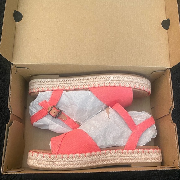 TOMS brand new in box - Picture 1 of 6